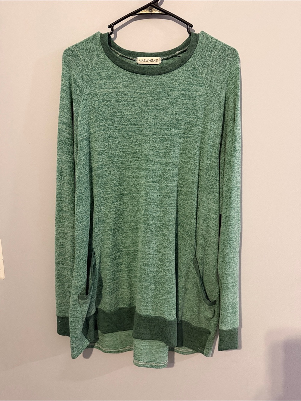 Green Long-Sleeve Pocket Sweatshirt